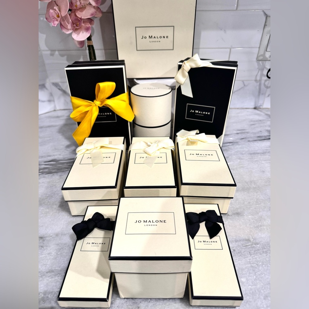 Lot of 10-Jo Malone Cream and Black Gift Box Collection
Empty Gift box .
